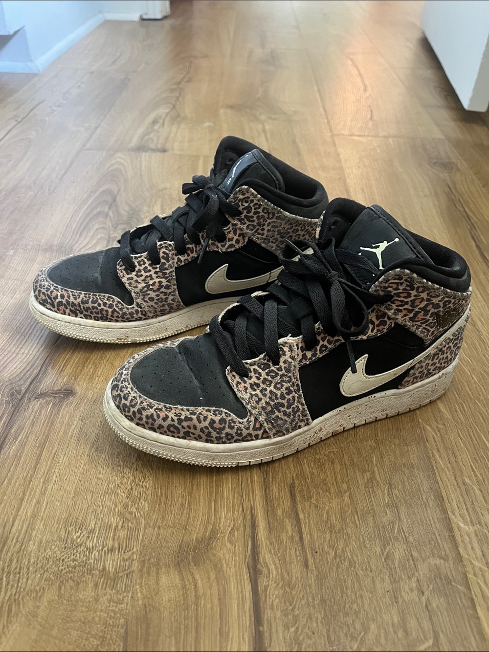 Nike Jordan High Tops cheetah print - size 7Y
